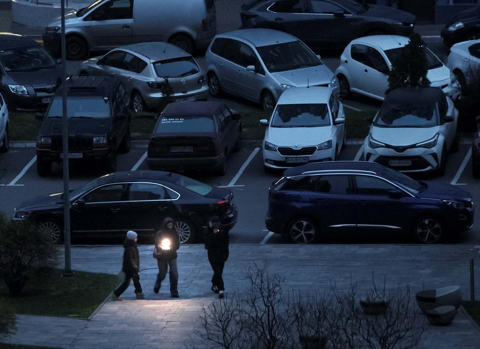 Temnota jako každodenní realita. Kyjev žije na příděl světla