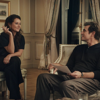 Claes Bang jako architekt Spreckelsen a Sidse Babett Knudsenová jako jeho manželka.  