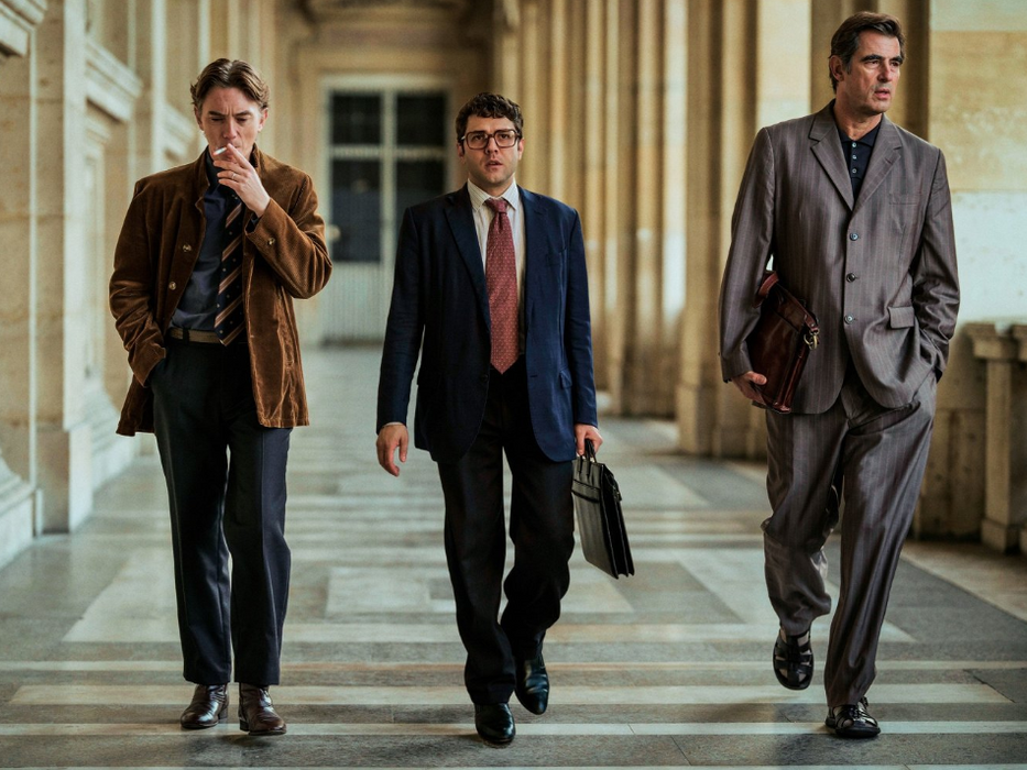 Swann Arlaud, Xavier Dolan v roli nervózního prostředníka mezi architektem Spreckelsenem a vládou a Claes Bang jako Johan Otto von Spreckelsen, který navrhl Velký oblouk.