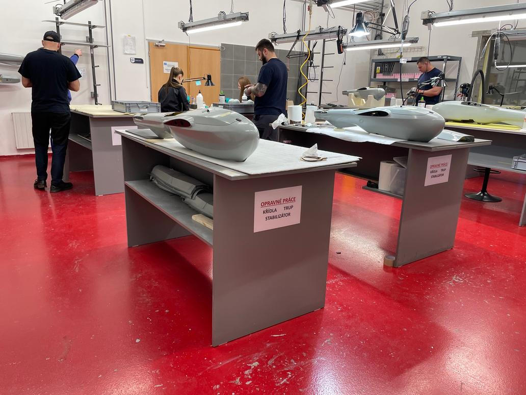 Jeden z kolínských "cechů", kde už dochází ke kompletaci dronů.