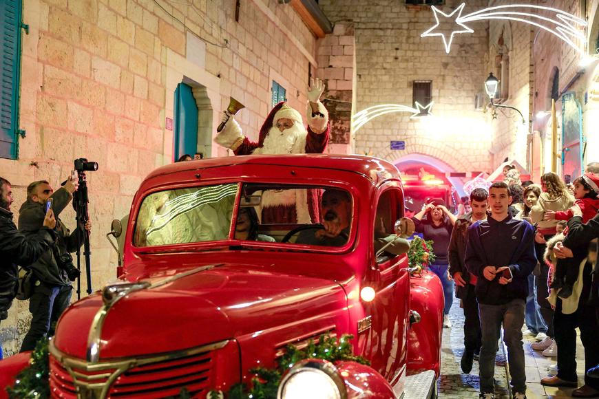 Santa místo Ježíška: kde končí tradice a začíná show?