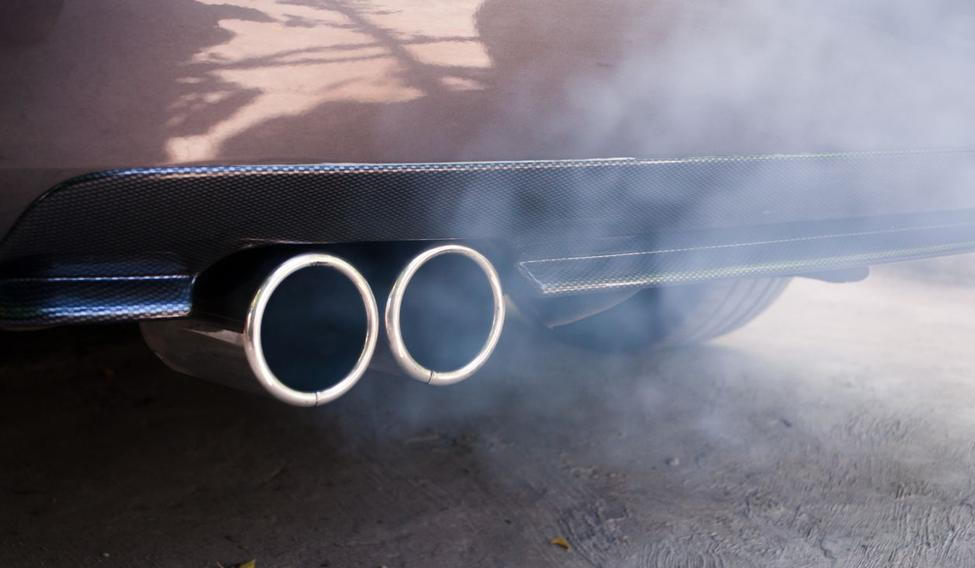 Diesel kouř výfuk