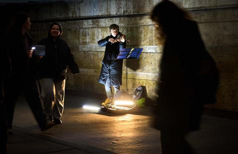 Temnota jako každodenní realita. Kyjev žije na příděl světla