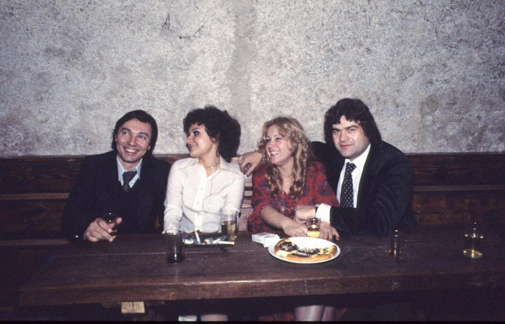 Skladatel Karel Svoboda a zpěvák Karel Gott v roce 1977