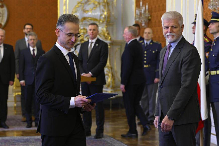 Expert na ústavní právo Bartoň byl na Hradě jmenován ústavním soudcem