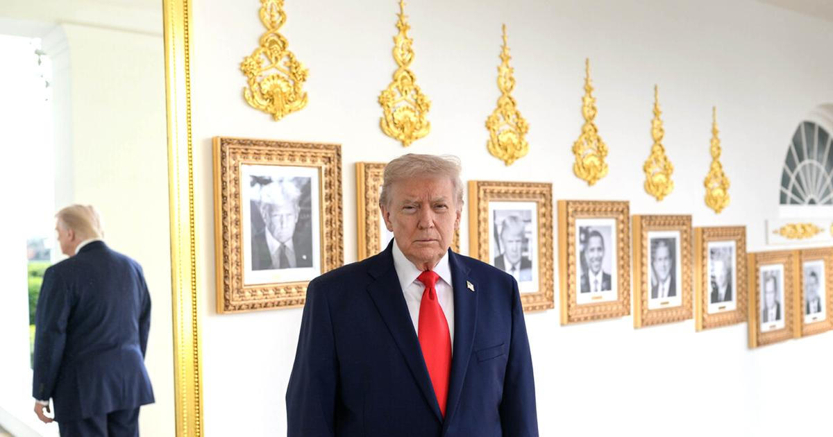 Pozlacená pomsta: Trumpovy plakety v Bílém domě cupují Bidena, Obamu i Clintona