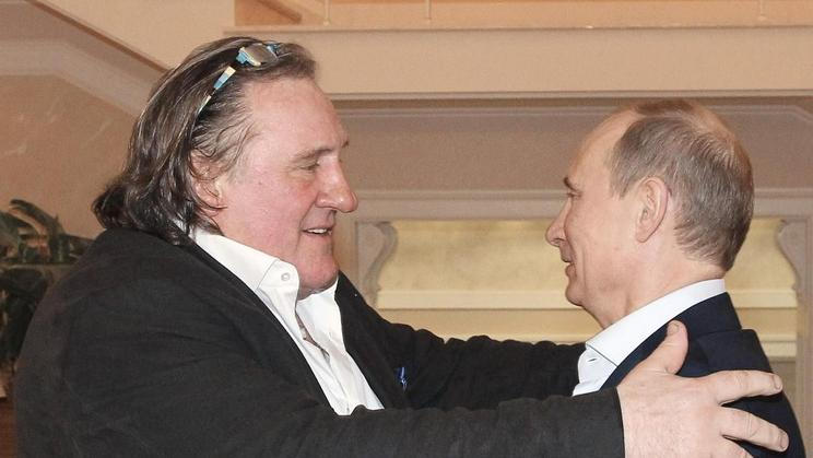 Známým stoupencem Ruska a hlavně prezidenta Vladimira Putina je například francouzský herec Gérard Depardieu, který je ruským občanem už od roku 2013.