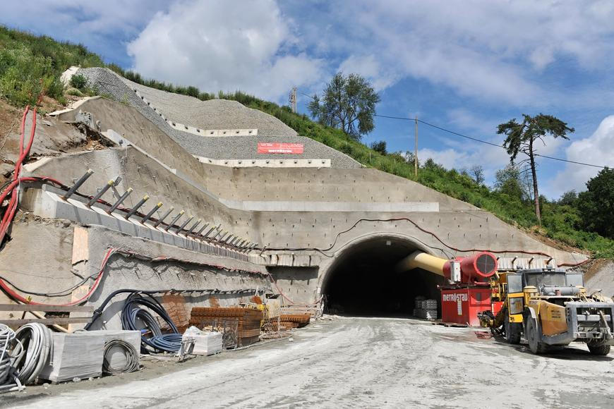 Na Slovensku v pondělí otevřou nejdelší dálniční tunel