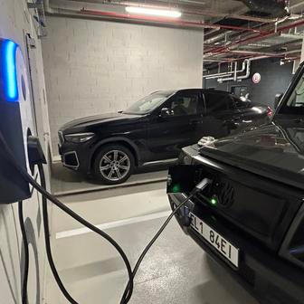 Nabíjí se výkonem údajně až 80 kW, naše zkušenost byla maximálně 60 kW.