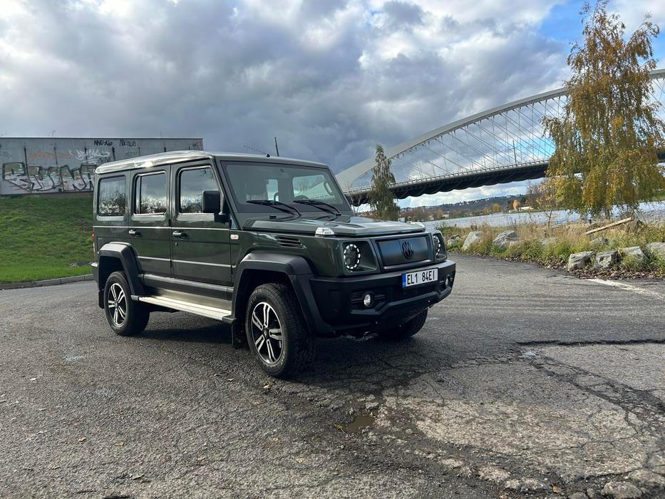 Vyrábí se jako tří- a pětidveřový model.