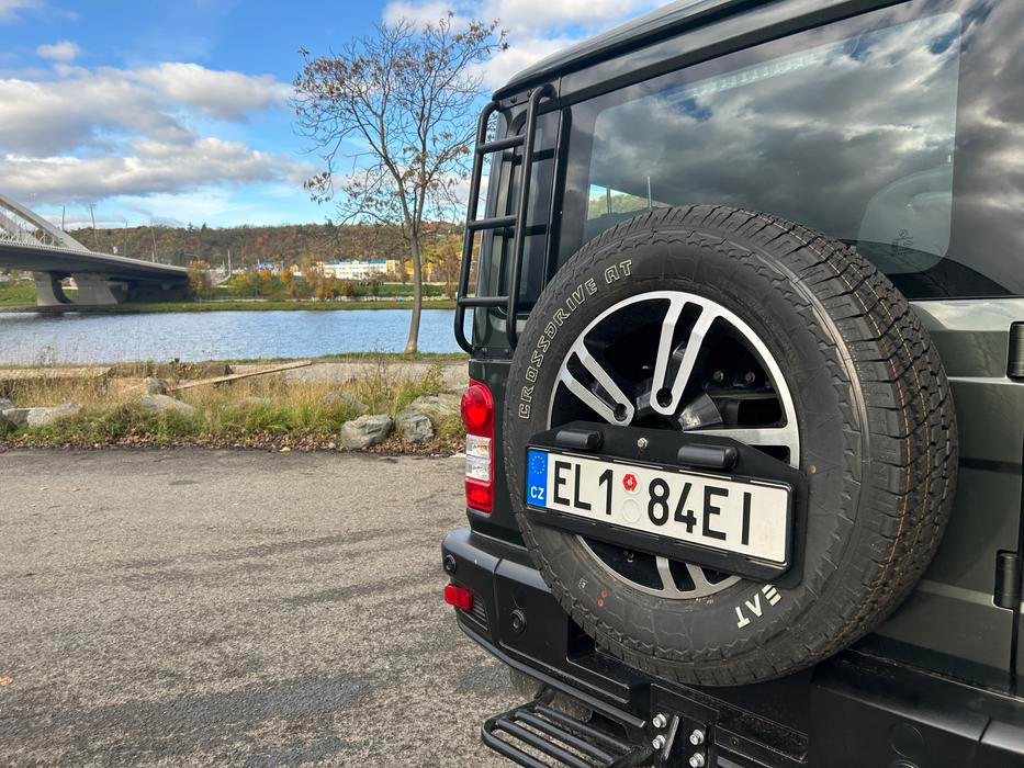 Třídu G připomíná z mnoha úhlů.