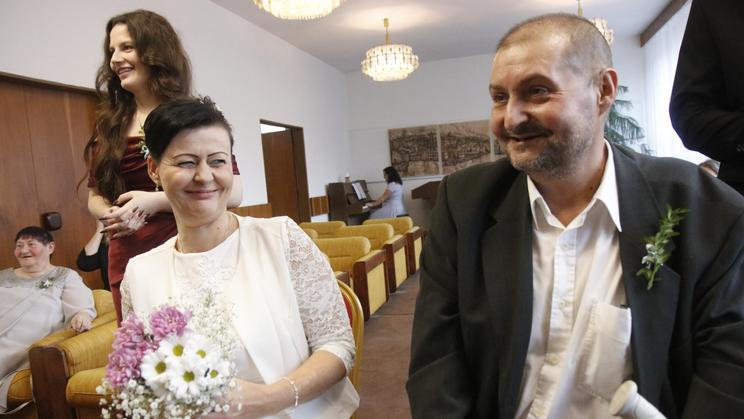 Marcel a Jana spolu žijí 23 let, ale vzali se až nyní, kdy si svatbu přál vážně nemocný Marcel