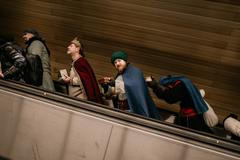 Ti se mohou připojit ve facebookové skupině s názvem Přátelé pohyblivého betléma, kde se vždy před Vánoci objeví jednoduchá výzva: “Tak co letos?” 