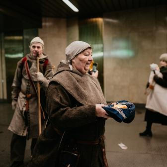 Akce je čistě dobrovolná a neformální. Nikdo nikoho neorganizuje, neexistuje žádný pevný scénář. 