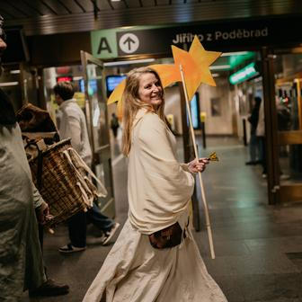 A právě reakce okolí jsou tím, co účastníky drží pohromadě. „Lidi tu většinou jezdí unavení, někdy i frustrovaní,“ říká Hanka.