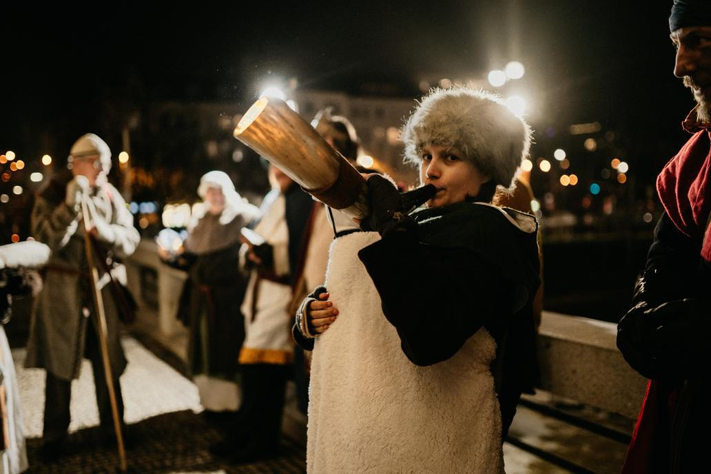 Na první pohled běžný prosincový den v metru ve stanici Jiřího z Poděbrad.