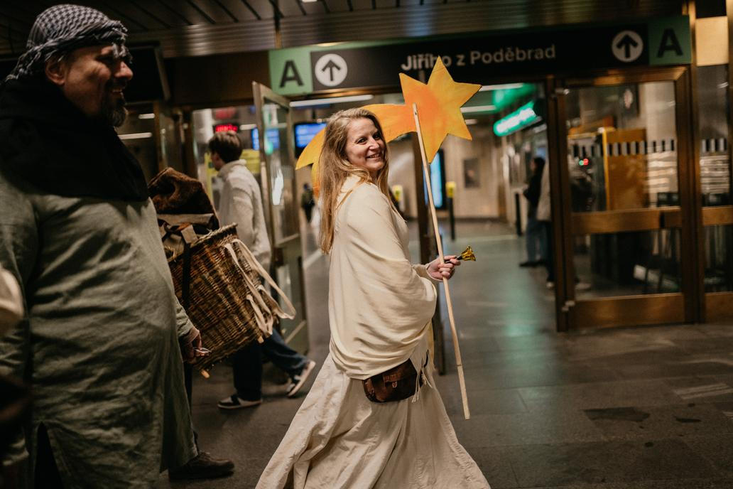 A právě reakce okolí jsou tím, co účastníky drží pohromadě. „Lidi tu většinou jezdí unavení, někdy i frustrovaní,“ říká Hanka.