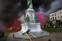 Tisíc traktorů vs. EU: Brutální střety u Evropského parlamentu