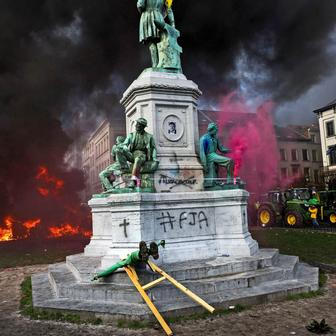 Tisíc traktorů vs. EU: Brutální střety u Evropského parlamentu