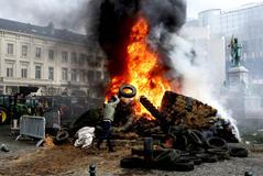 Tisíc traktorů vs. EU: Brutální střety u Evropského parlamentu