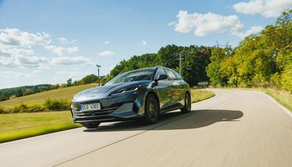 Kombi BYD Seal 6 patří do rodiny plug-in hybridů Super DM čínské automobilky.