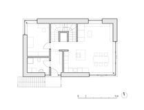 Rodinný dům Řevnice I. je první publikovanou kapitolou příběhu tří domů na jednom svahu. Domem, který citlivě reaguje na místo, respektuje krajinu a nabízí promyšlené a dlouhodobě udržitelné bydlení. 