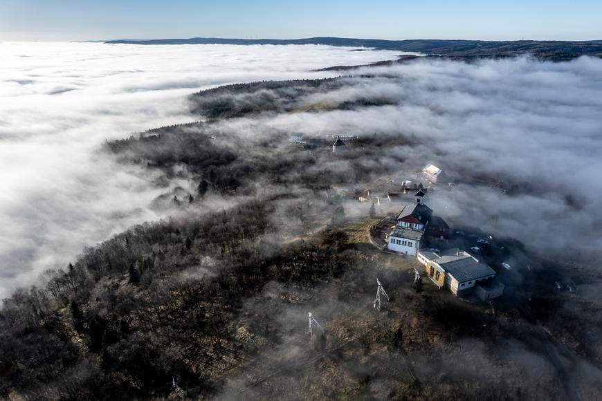 Přijde o Vánocích vysvobození z inverze? Česko čeká holomráz, říkají meteorologové