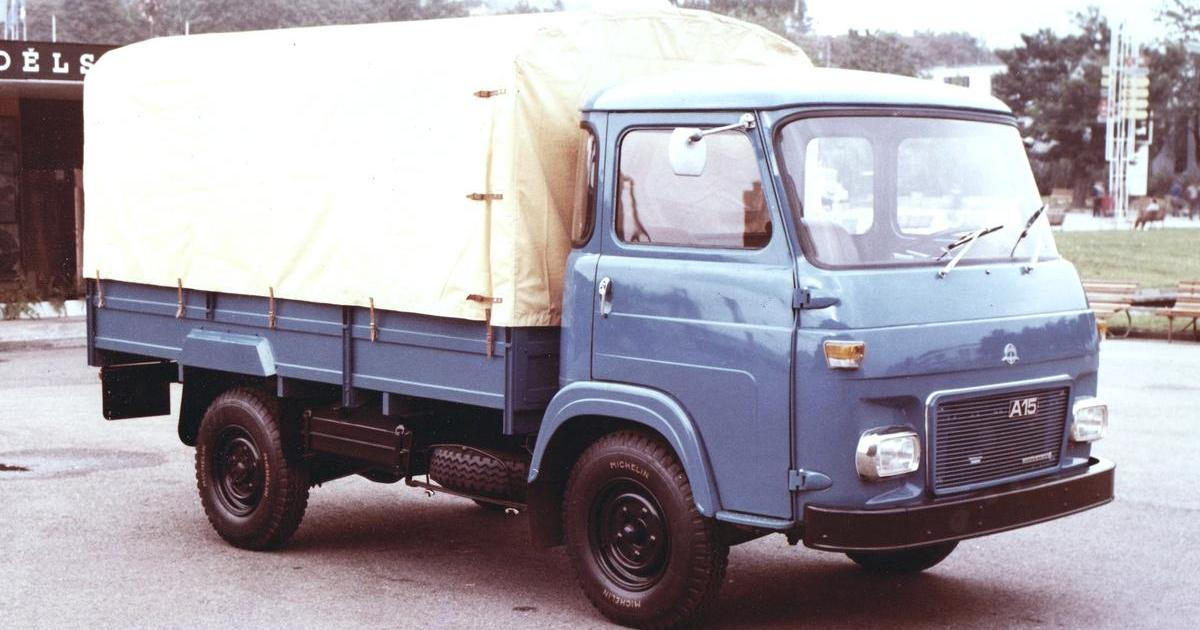 Modrá legenda odtahala socialismus. Teď Avia dostala knihu, představí i neznámé verze