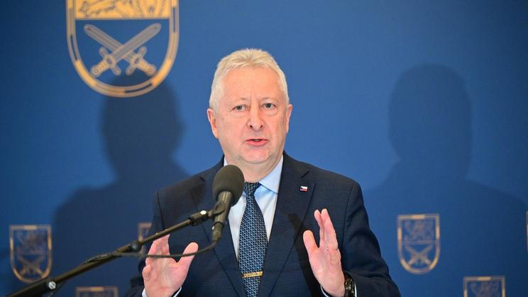 Ministr obrany Jaromír Zůna (za SPD) představuje svou vizi resortu obrany, 19. prosince 2025, Praha.