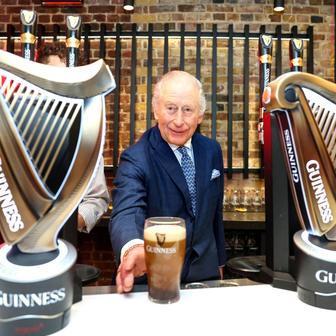 Škoda tyhle fotky minout: Král za pípou, setkání lvů nebo padlá socha Svobody