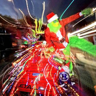 Škoda tyhle fotky minout: Král za pípou, setkání lvů nebo padlá socha Svobody