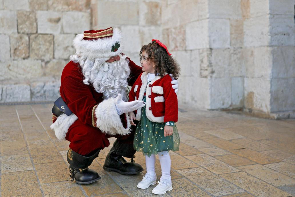 Škoda tyhle fotky minout: Král za pípou, setkání lvů nebo padlá socha Svobody