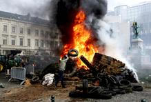 Tisíc traktorů vs. EU: Brutální střety u Evropského parlamentu