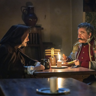 Jiří Mádl jako proradný ministr a Pavel Kříž v pohádce Záhada strašidelného zámku.