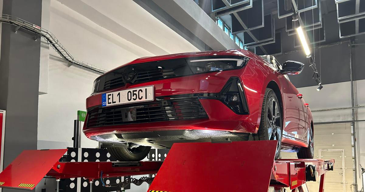 Podvozek pod tlakem. Proč elektromobily mění pravidla hry a co vyšší hmotnost znamená v praxi