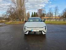 Na českém trhu se nabízí se dvěma karoseriemi: jako hatchback nebo sedan, kterému automobilka říká fastback.