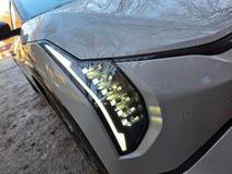 Standardem výbavy GT-Line jsou adaptivní přední LED světla, která i v noční mlze svítí opravdu dobře a umí vykrývat protijedoucí vozidla.