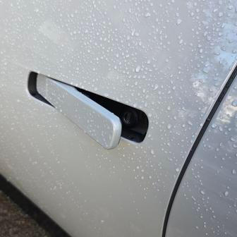 Výsuvné kliky dveří jsou spíše estetická než funkční záležitost.