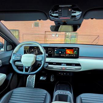 To stejné platí i o materiálech nebo zpracování, třebaže Kia už u elektromobilů dávno zanevřela na přírodní kůži nebo chrom.