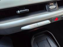 Teplotu lze nastavit i hardwarovými tlačítky.