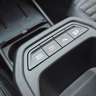 ... nebo automatické parkování.