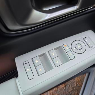 Testovaná verze GT-Line má uvnitř spoustu béžových detailů.