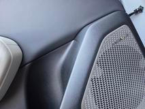 Audio Harman Kardon s osmi reproduktory a zesilovačem hraje fantasticky.