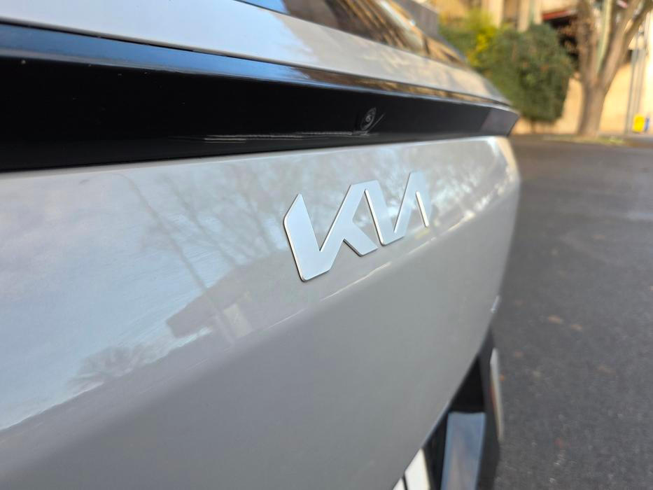 Už delší dobu používá automobilka tuto podobu svého loga.