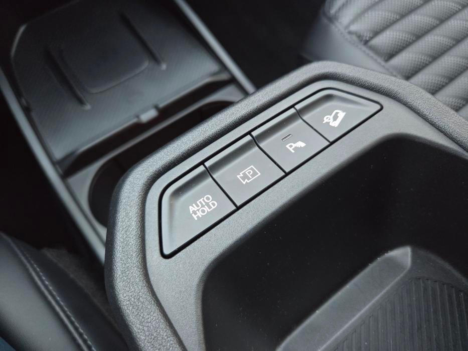 ... nebo automatické parkování.