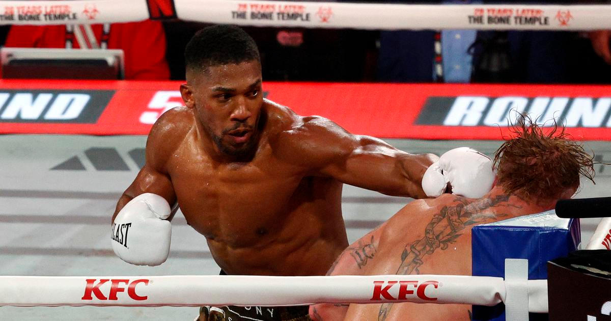 Boxerská show skončila zlomenou čelistí. Joshua hned vyzval rivala Furyho