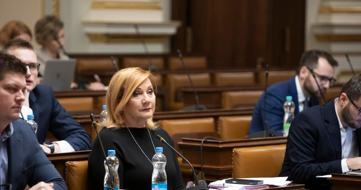 Peníze v rozpočtu chybí. Bude nutné zvýšit schodek, přiznala Schillerová