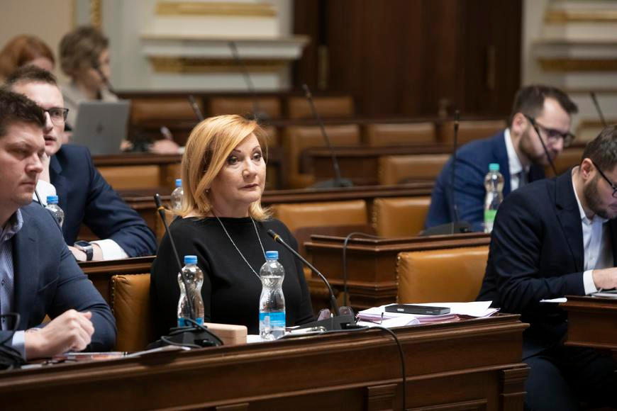 Peníze v rozpočtu chybí. Bude nutné zvýšit schodek, přiznala Schillerová