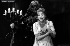 Legendární zpracování klasického příběhu od Juraje Herze, které sází na gotickou atmosféru a děsivou masku ptačího Netvora.