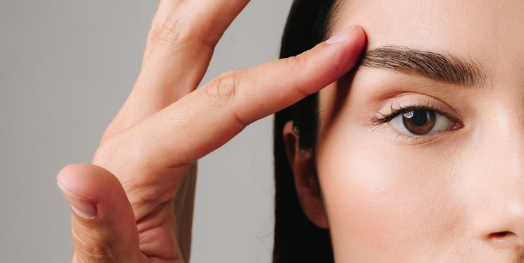 Líčení pro povislá víčka: technika, která pozvedne oči a opticky vás omladí klidně o 10 let.